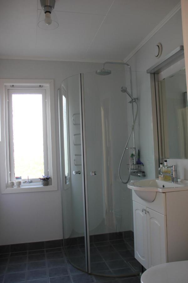 Private Room For Rent In A Villa With Garden View Älmhult Exterior foto